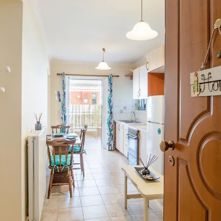 Central Flat With Covered Patio! 公寓 *