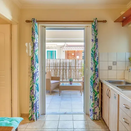 Central Flat With Covered Patio!