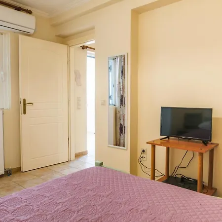 Central Flat With Covered Patio! 阿尔戈斯托利翁